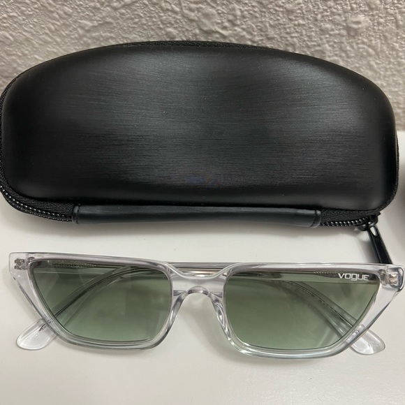 Vogue 2 pair of sunglasses - Picture 11 of 11